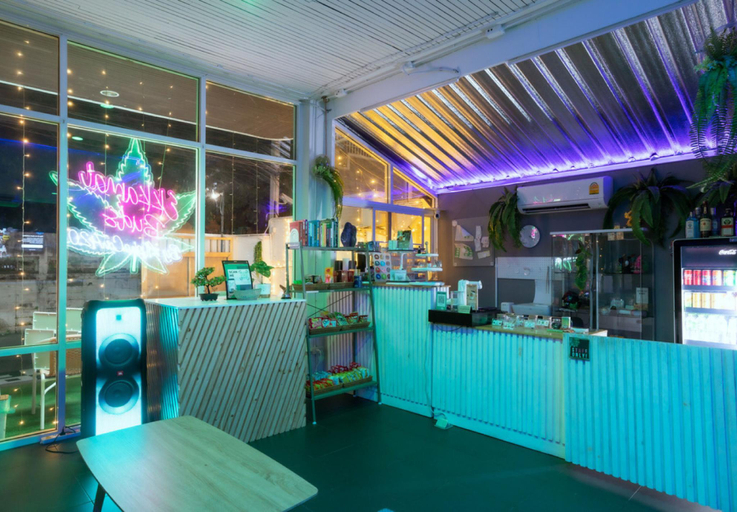 Food & Drinks 5, Ekkamai Buds & Beds - 420 Hostel, Wattana