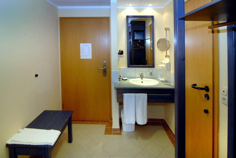 Bathroom 4, Hotel Frankenhöhe, Ansbach