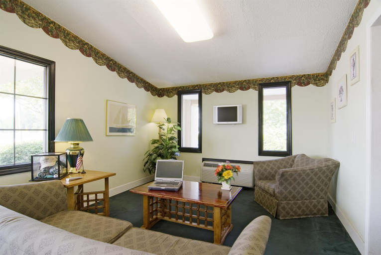 Public Area 2, 712 INN, Horry