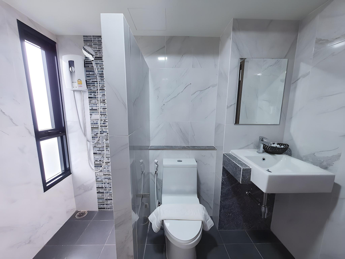 Bathroom 4, Double D Hotel, Pak Kret