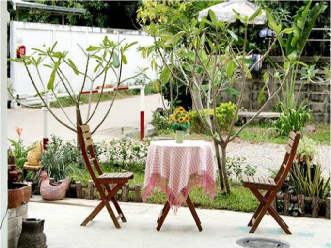 Food & Drinks 5, The European Place, Lak Si