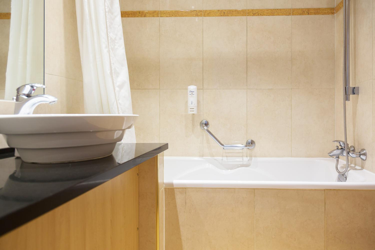 Bathroom 4, Hotel Tristar, Hainaut