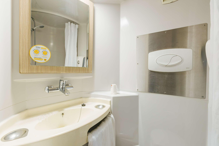 Bathroom 5, Premiere Classe Creil, Val-d'Oise