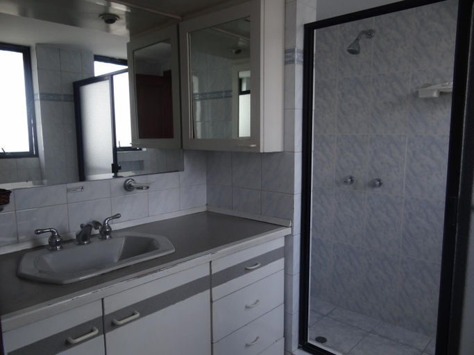 Bathroom 2, Altura Rooms & Suites, Quito