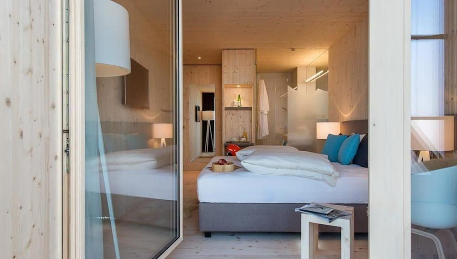 Bedroom 2, Bever Lodge, Maloja
