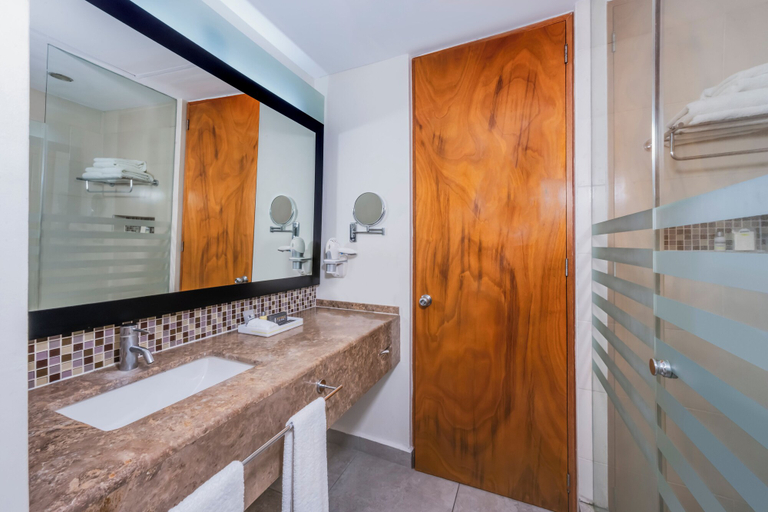 Bathroom 4, Krystal Urban Cancun & Beach Club, Benito Juárez
