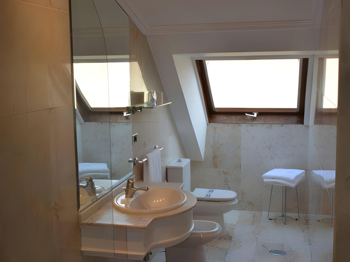 Bathroom 4, Alda El Suizo, A Coruña