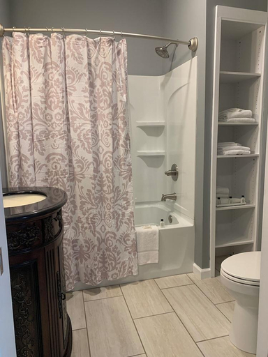 Bathroom 5, Naples Hotel, Ontario