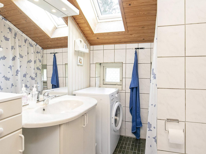Bathroom, Rustic Holiday Home in Jutland near Sea, Holstebro