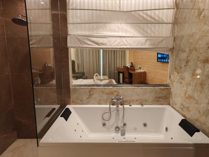 Bathroom 4, Wood Creek Resort & Spa Kasauli, Solan