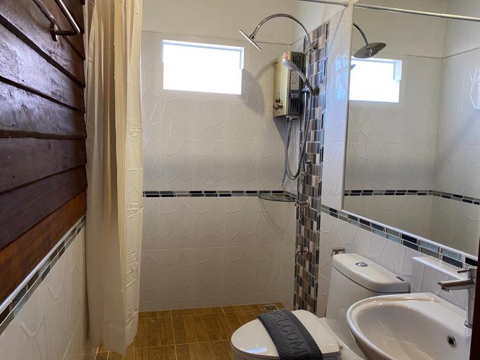 Bathroom 3, Say Love Baan Sapan, Bo Klue