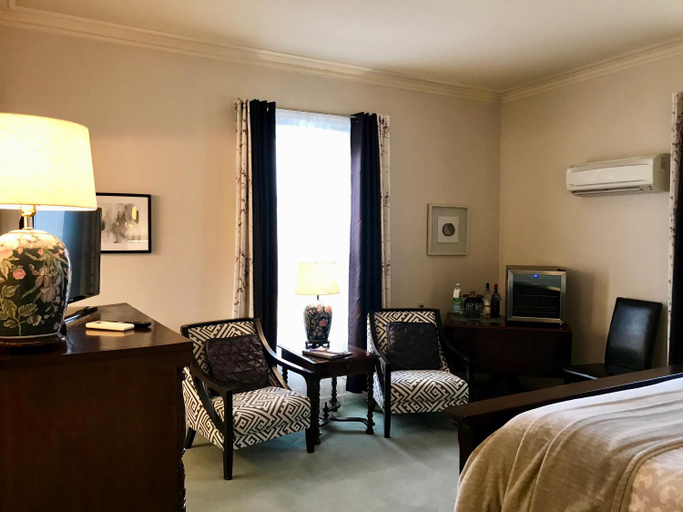 Bedroom 2, Tattingstone Inn, Kings