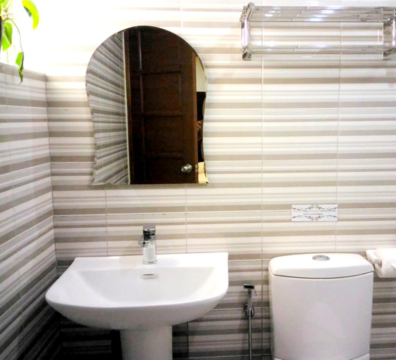 Bathroom 4, The Ambassador Hotel, Tacloban City