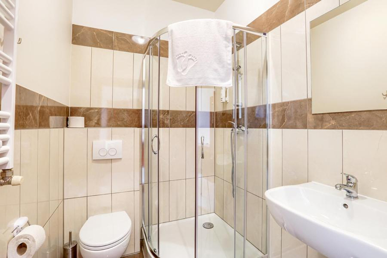 Bathroom 3, Hotel Magiczny Zakatek, Strzelce