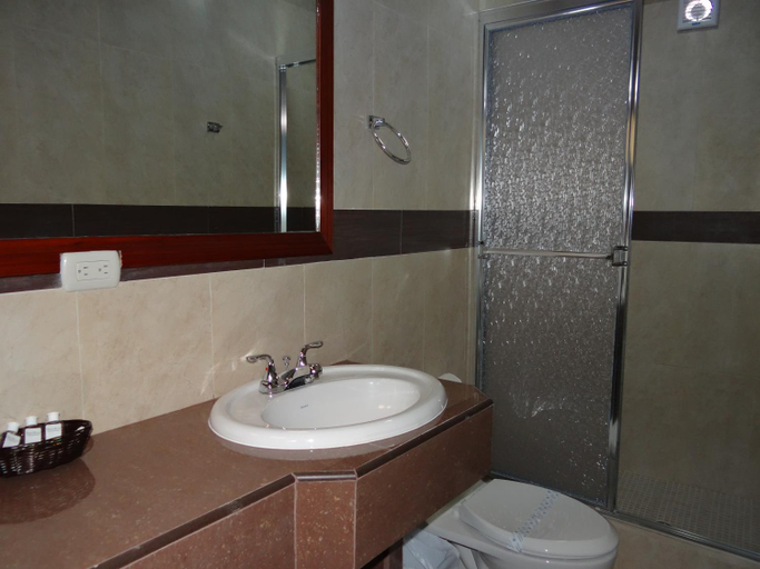 Bathroom 3, Veranda Hotel, San Pedro Sula