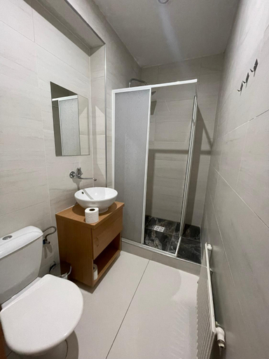 Bathroom 3, Hotel Joker, Most