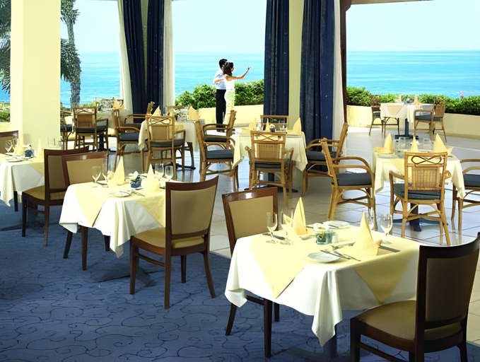 Food & Drinks 5, Cynthiana Beach Hotel