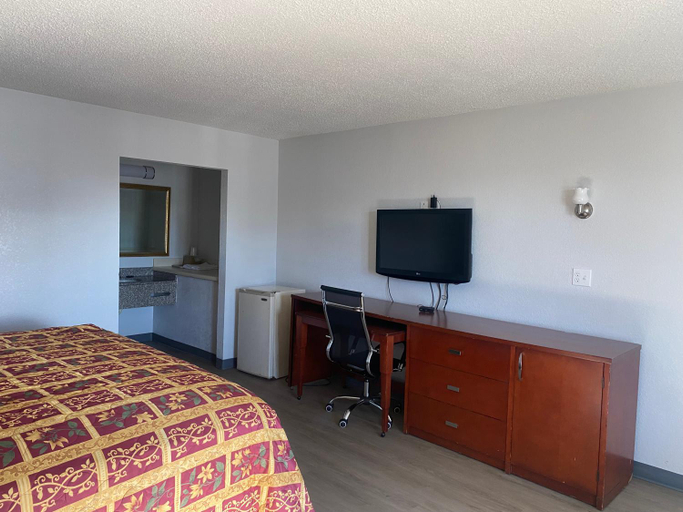 Bedroom 3, American Inn and Suites, Clayton