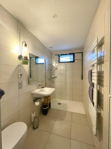 Bathroom 4, Domaine Le Vaxergues, Aveyron