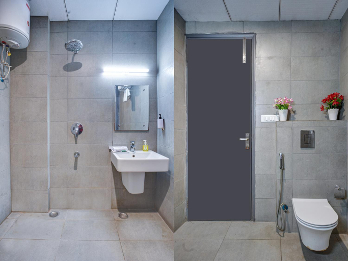 Bathroom 4, hotel noida express, Gautam Buddha Nagar