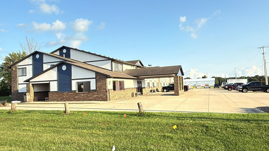 Exterior & Views 2, Budget Inn and Suites, Clinton