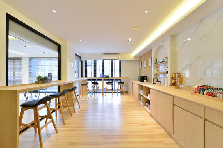 Food & Drinks, V32 Hotel, Chatuchak