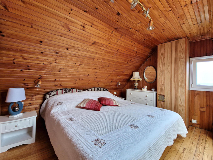 Bedroom 2, Holiday Home Locquirec with Stunning Sea View, Finistère