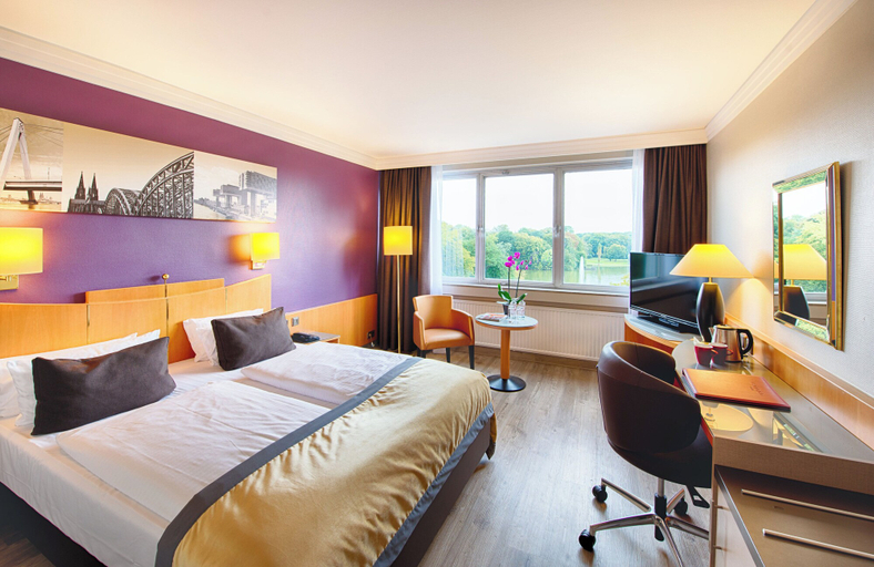 Bedroom 4, Leonardo Royal Hotel Köln - Am Stadtwald, Köln