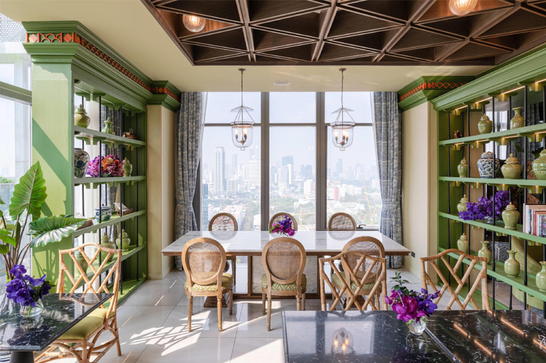 Food & Drinks 4, Siamese Exclusive Queens, Khlong Toey