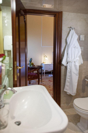 Bathroom 4, Grande Albergo Delle Rose, South Aegean