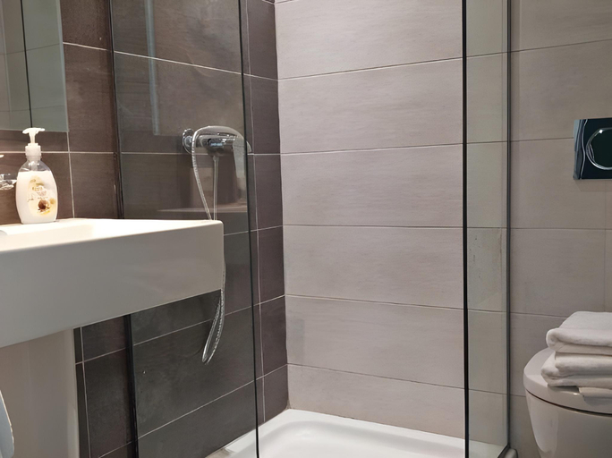 Bathroom 3, New York Hotel, South Aegean