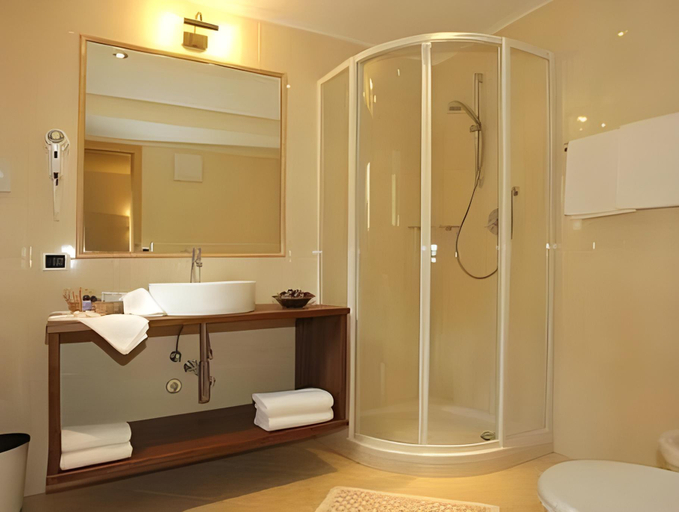Bathroom 3, Hotel Valpudra, Bolzano