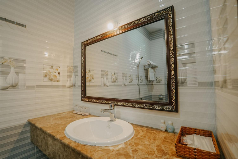 Bathroom 5, Tulip Hotel, Cái Răng