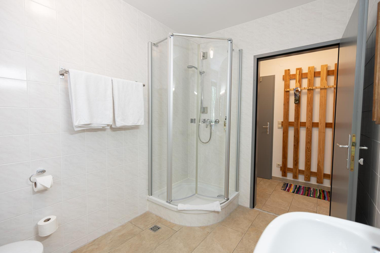 Bathroom 3, Heimat Das Natur Resort, Lienz