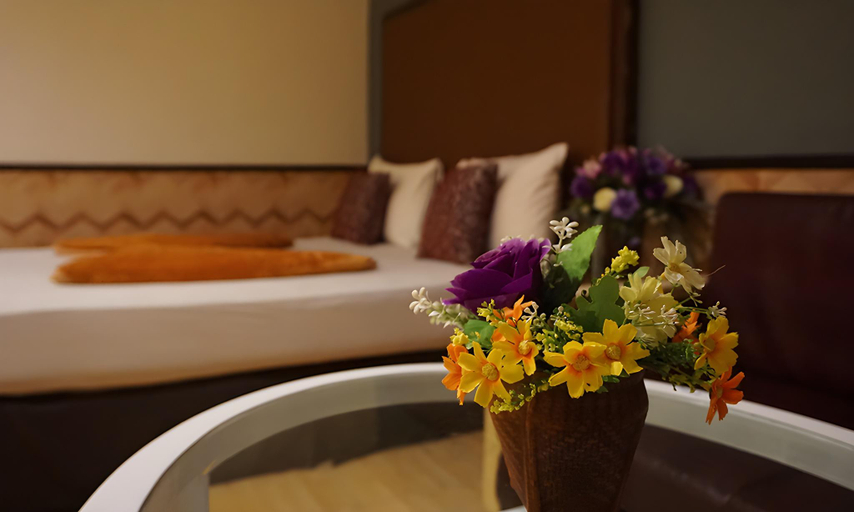 Others 5, Kaya Place, Thon Buri