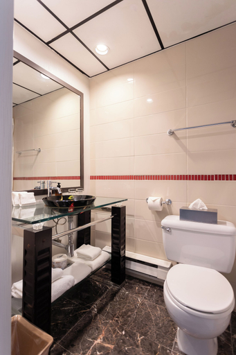 Bathroom 3, Hôtel Champlain Vieux Québec, Communauté-Urbaine-de-Québec