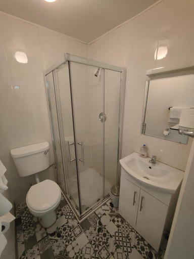Bathroom, Station View Tavern