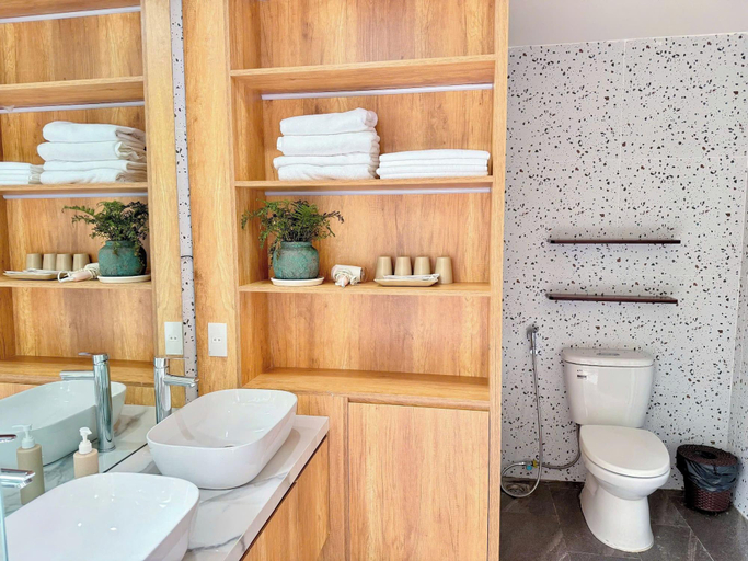 Bathroom 4, Hoa Vang Riverside Villa, Da Nang