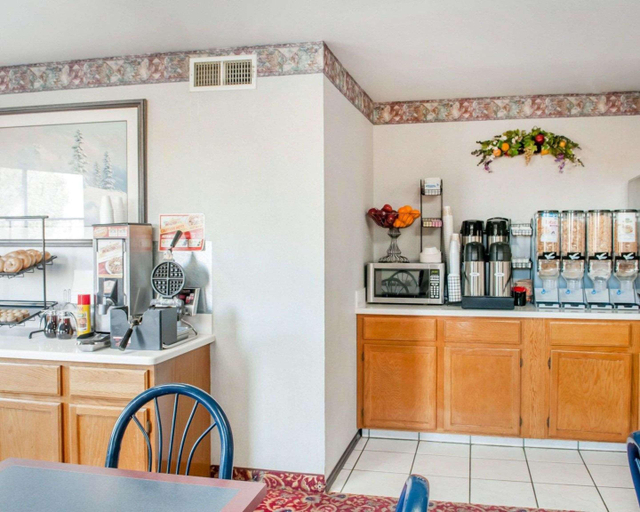 Food & Drinks 5, Rodeway Inn Tucumcari, Quay