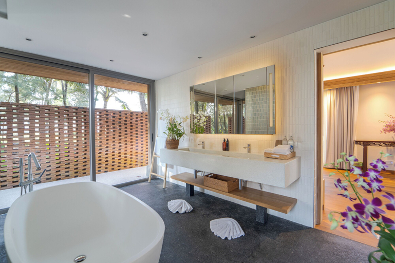 Bathroom 3, The Pines, Takua Thung