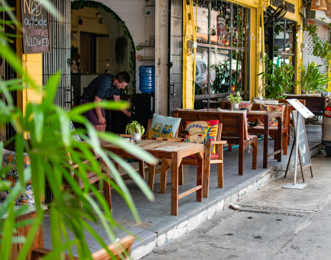 Food & Drinks 4, Back Home Backpackers, Phra Nakhon