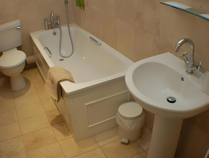 Bathroom 3, The Waterloo Hotel & Bistro, Newport