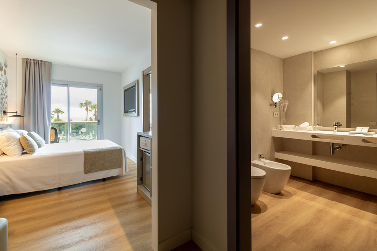 Bedroom 3, Golden Taurus Aquapark Resort, Barcelona