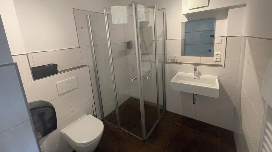 Bathroom 4, STAHLTOWER, Cloppenburg