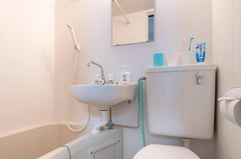 Bathroom, Uhome Tabata Apartment, Kita