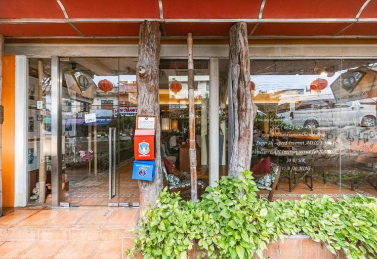 Food & Drinks 4, Collection O Diamond House Khaosan, Phra Nakhon