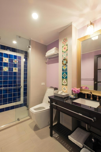 Bathroom 4, Sara's Hotel, Wattana