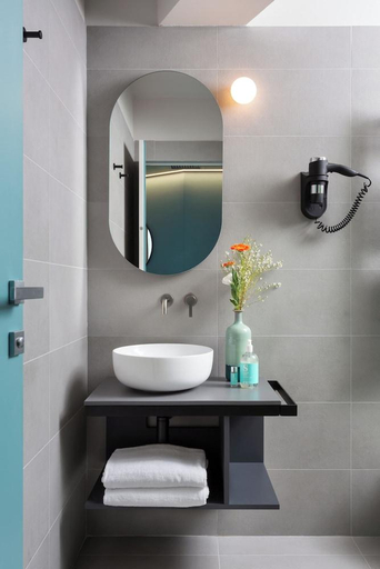 Bathroom 4, Arc en Ciel Hotel, Imperia