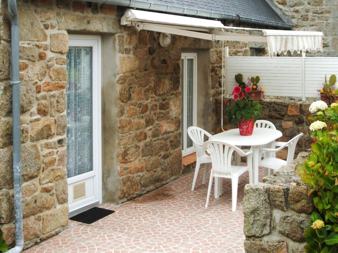 Others 2, Terraced House in Lanmodez near Sandy Beaches, Côtes-d'Armor