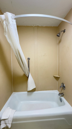 Bathroom 5, Rodeway Inn McDonough South I-75, Henry